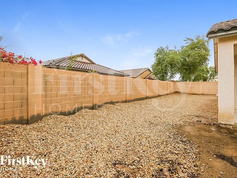 8811 S 57th Ln — Photo 15