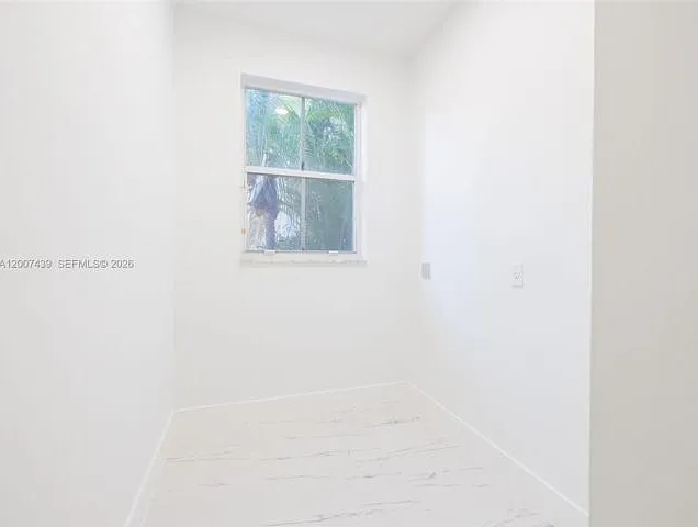 801 Tanglewood Cir — Photo 3