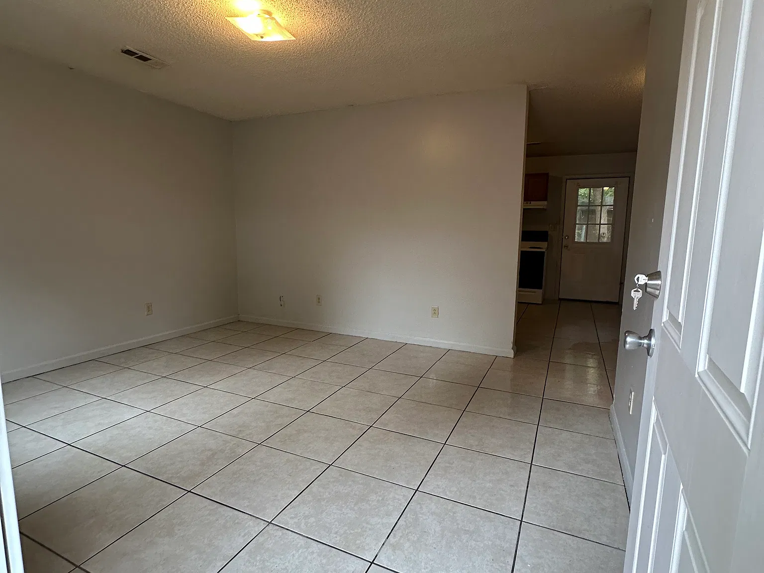 2 bed, 800 sqft, $800 — Photo 1