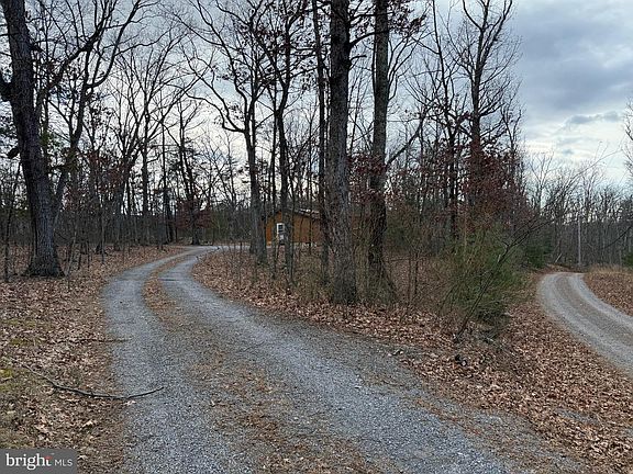 2nd image of 722 Oak Hill Rd