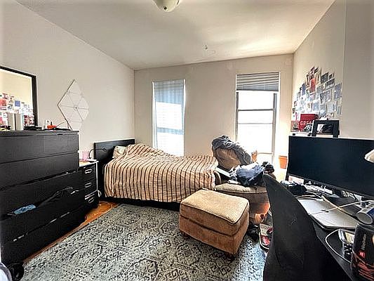 5th image of 206 E 6th St APT 14