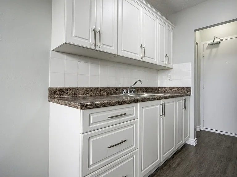 40 Mohawk Rd E — Photo 14