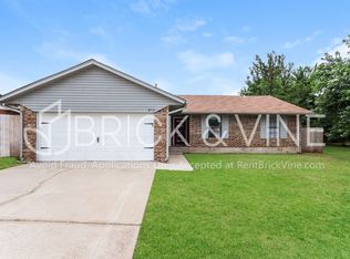 8712 Cedar Ln, Midwest City, OK 73110