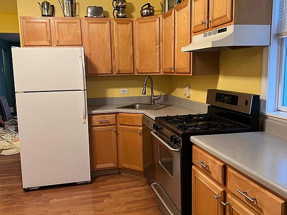 5th image of 2317 W Melrose St #1