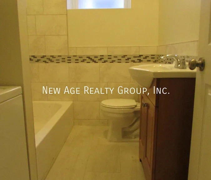 4011 Green St #2 — Photo 7