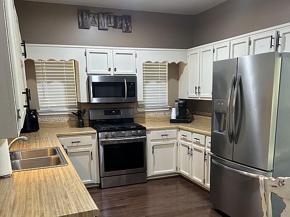 5th image of 2528 Rhody Dr
