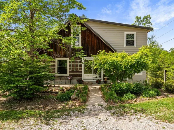 1516 V Hobbs Rd, Rogers, KY 41365