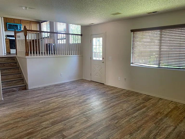 1330 Eastmeadow Ct — Photo 8