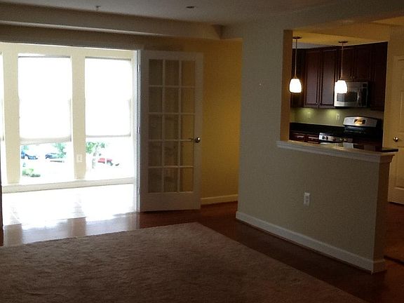 4th image of 4069 S Four Mile Run Dr Unit 302