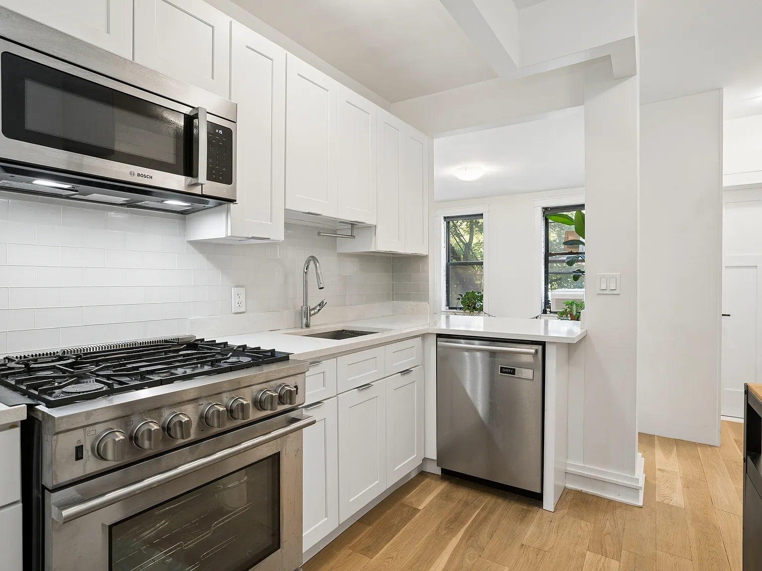 342 West 21st Street — Photo 2
