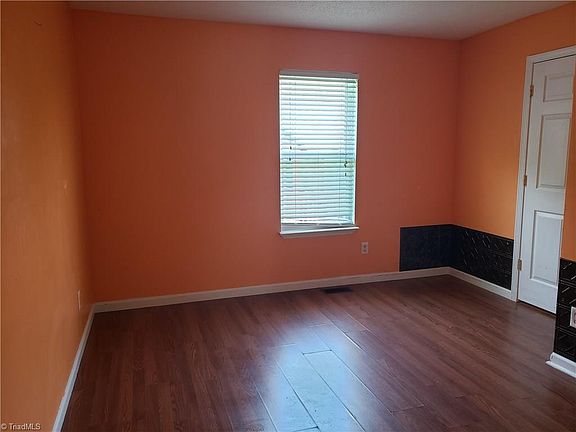 3rd image of 1427 Old Hickory Dr