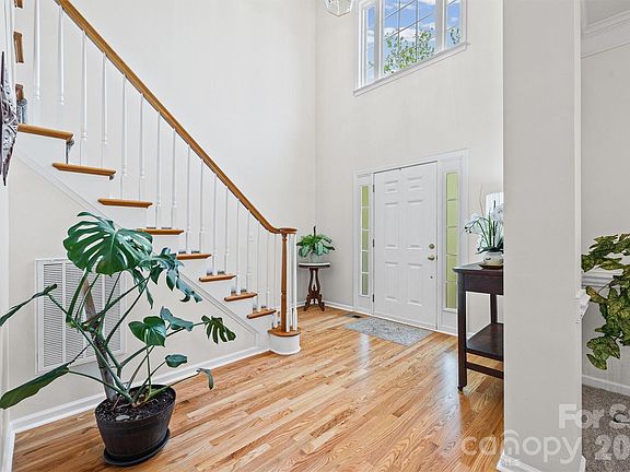3rd image of 1836 Montague Rd