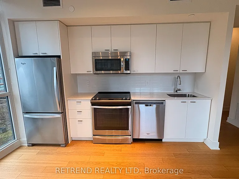 30 Roehampton Ave #802 — Photo 15