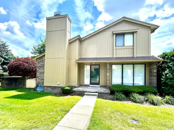 1752 S Hill Blvd, Bloomfield Hills, MI 48304