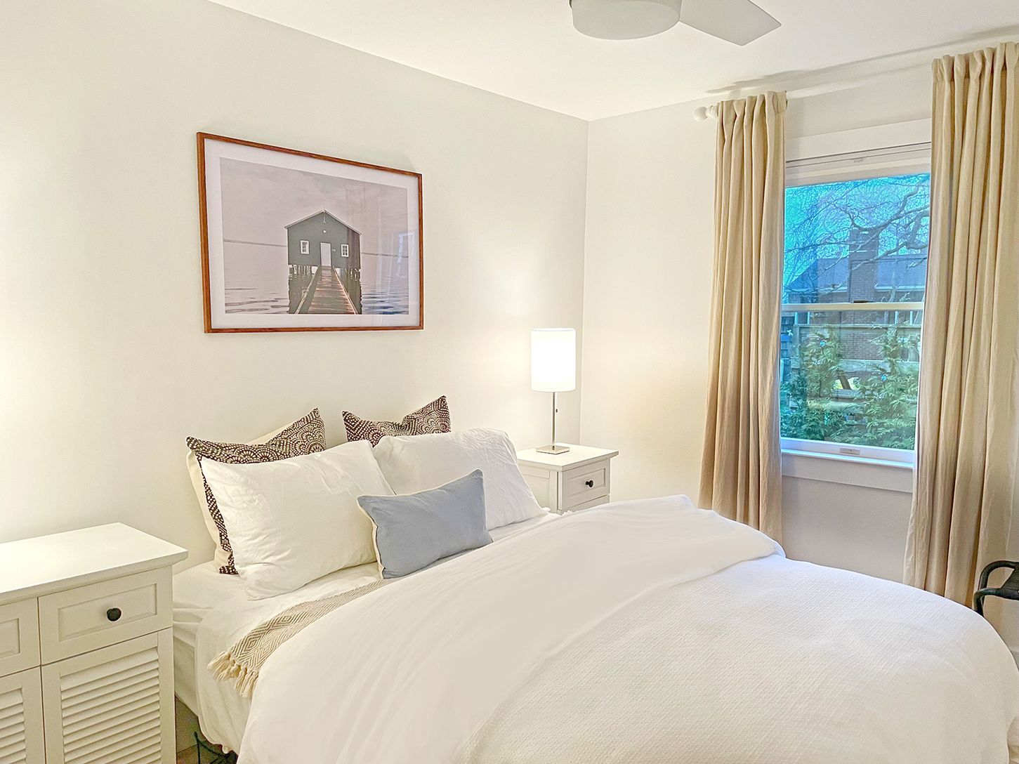  queen bedroom