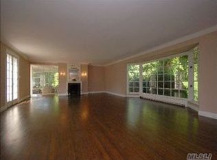 49 Horse Hollow Rd, Locust Valley, NY 11560