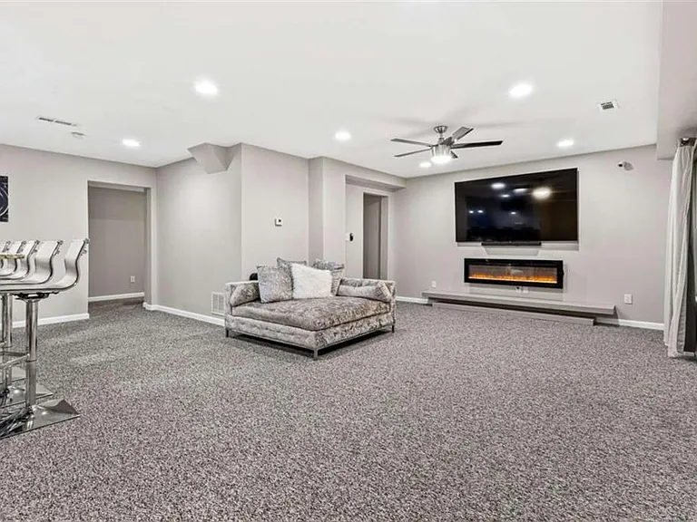 7155 Laurel Creek Dr — Photo 25