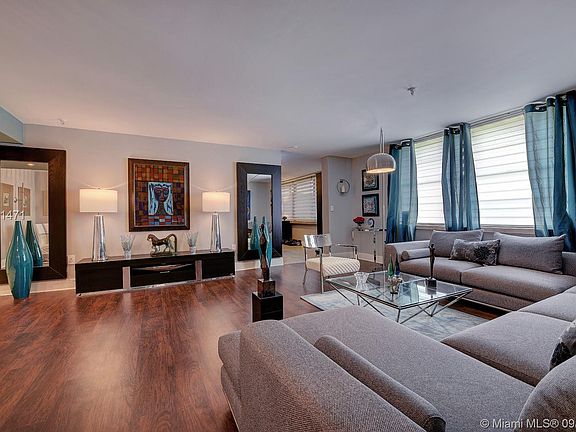 4th image of 661 NE 195th St APT 409