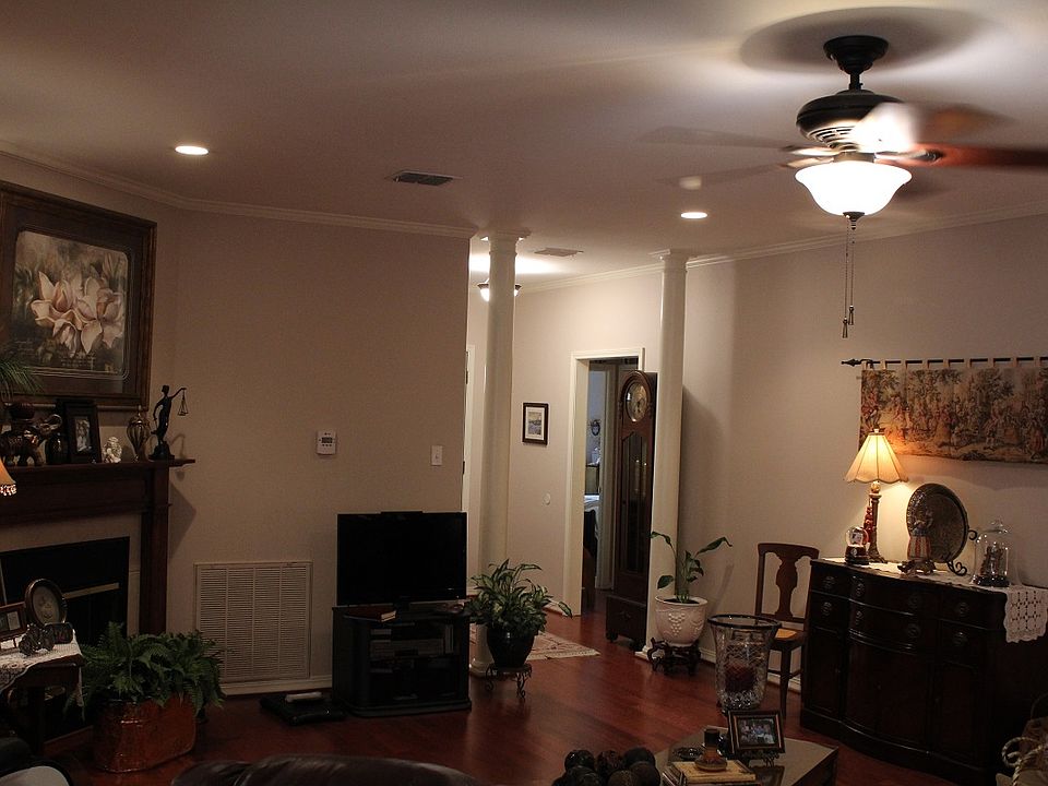 1st image of 1014 Country Club Cir