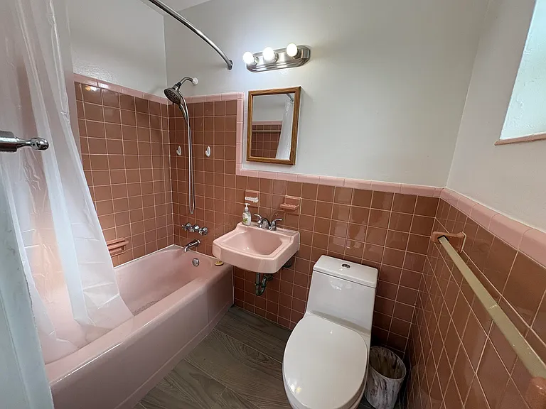 1032 NE 16th Ter — Photo 32