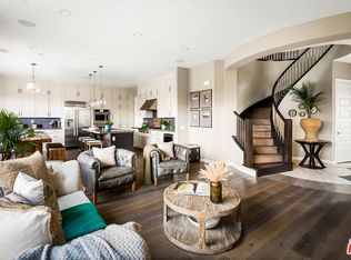 20700 Walnut Cir, Northridge, CA 91326