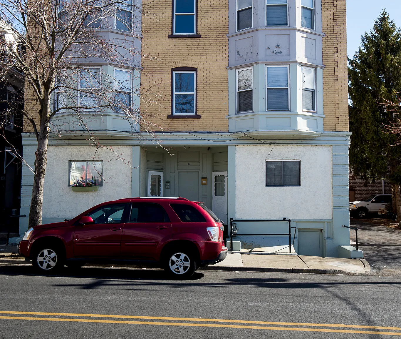 3 bed, 900 sqft, $1,787 — Photo 1