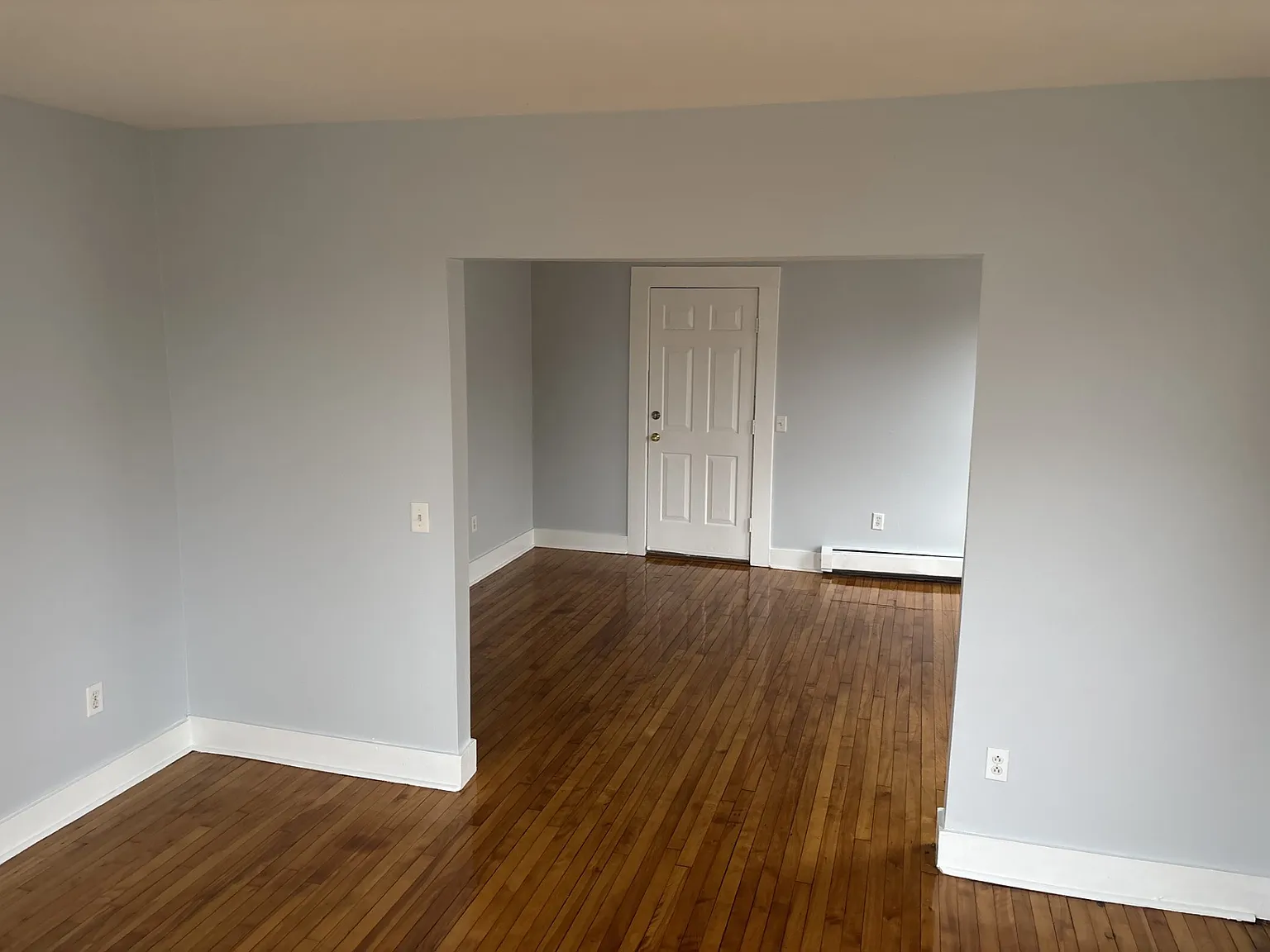 3 bed, 944 sqft, $2,100 — Photo 2