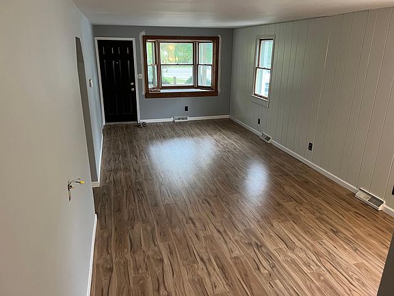5th image of 3659 W Auburn Rd
