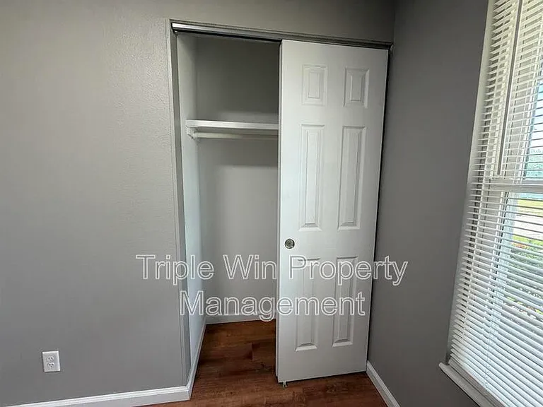 753 Watersedge Dr — Photo 16
