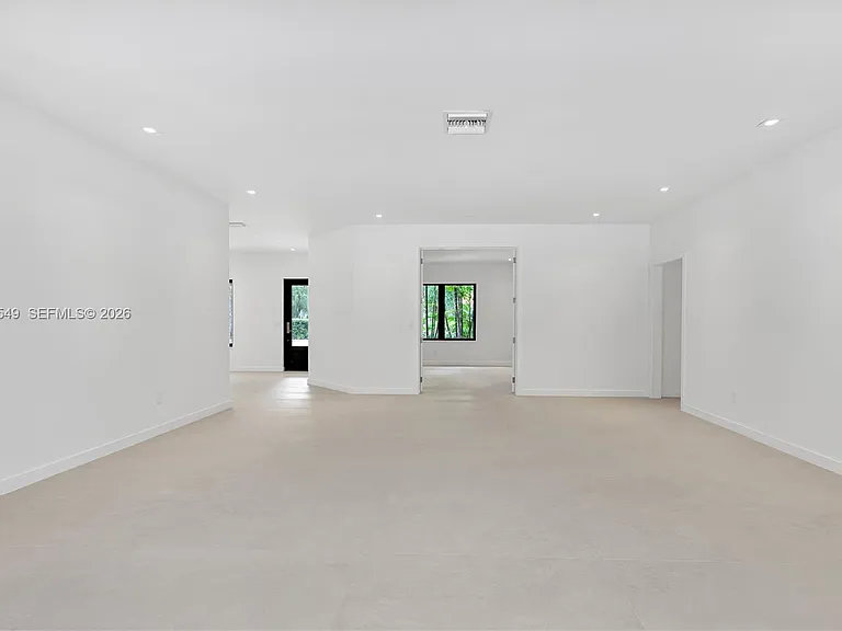 950 Bayamo Ave — Photo 22