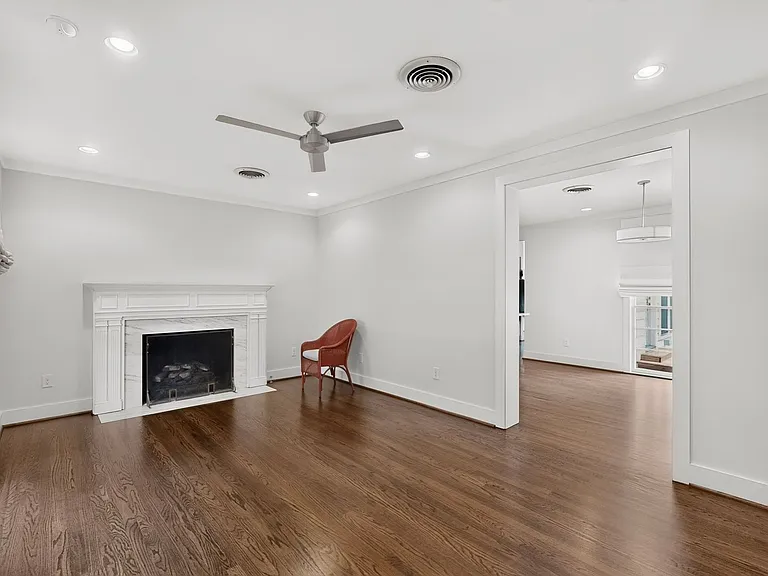 2323 Barberry Dr — Photo 11