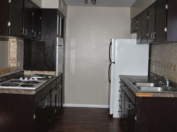 4th image of 211 Jefferson Dr