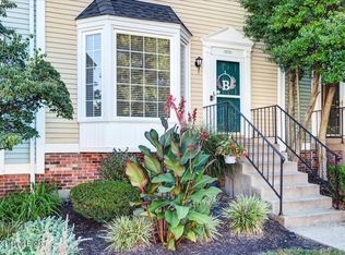 10721 Colonial Woods Way, Louisville, KY 40223
