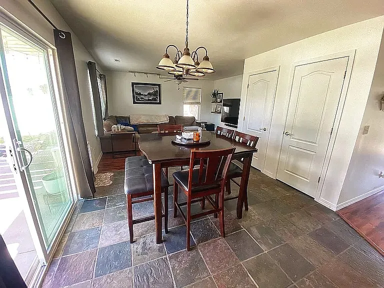 3 bed, 2.5 bath, 1986 sqft, $2,295 — Photo 4