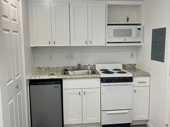 4th image of 4048 2nd Ave NE APT 3