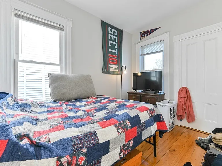 748 E 3rd St #2 — Photo 11