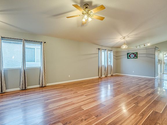 3rd image of 4511 W Holly Berry Way