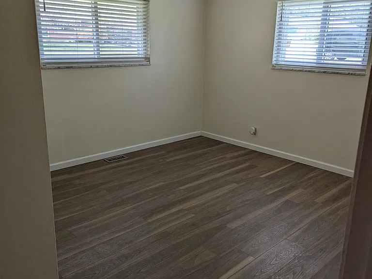 623 Crestview Dr — Photo 20