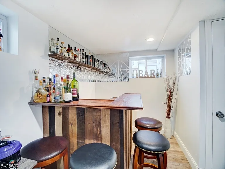 605 Crescent Dr — Photo 18