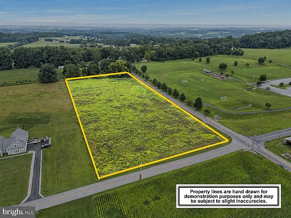 2nd image of 302 W Ridge Rd