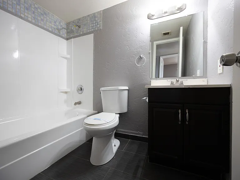 5414 W Lynwood St — Photo 11