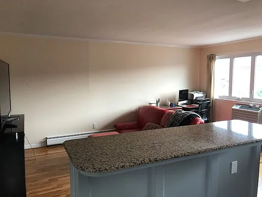 Rented by Roz Khan, LREB | media 5