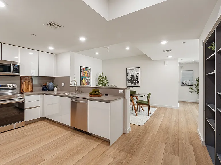 The Sophia - 1759 N Gower St — Photo 56
