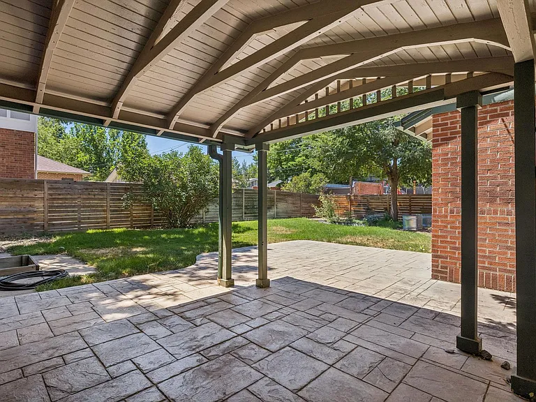 2277 Ivanhoe St — Photo 22