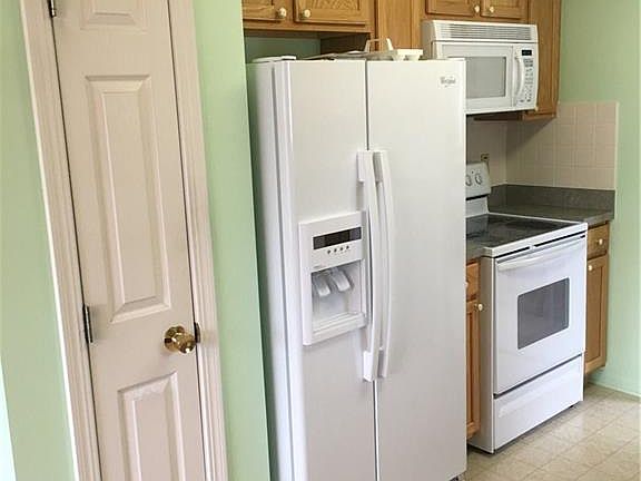 4th image of 4621 Brookstone Ct