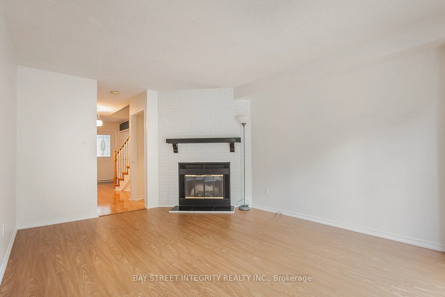 3 bed, $4,000 — Photo 2