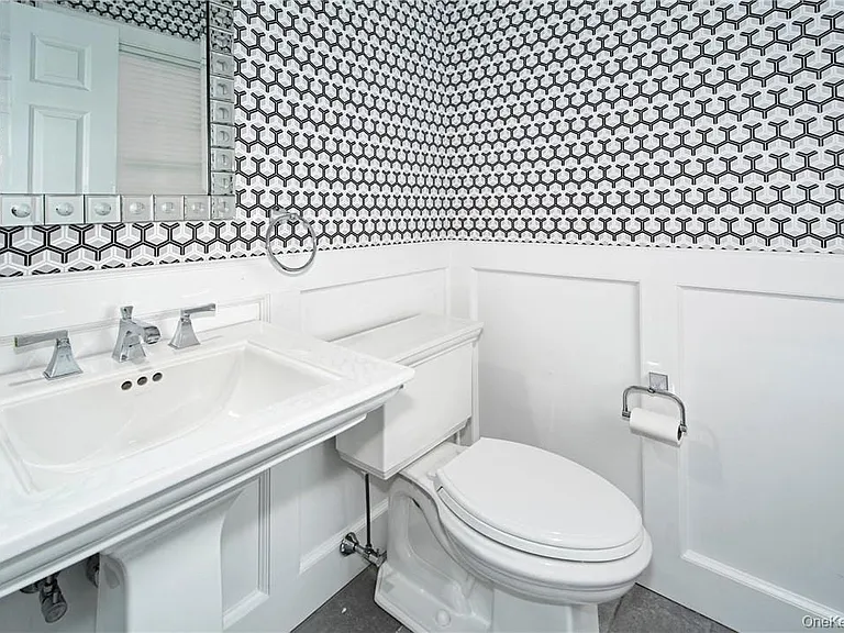 18 Elmwood Ave — Photo 15