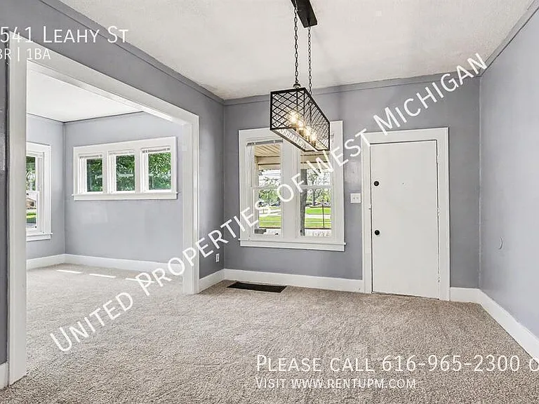 1541 Leahy St — Photo 3
