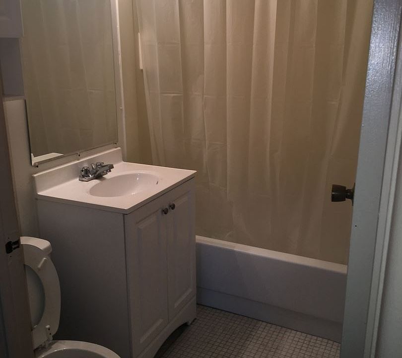 2nd image of 1110 Parkwood Dr APT 302