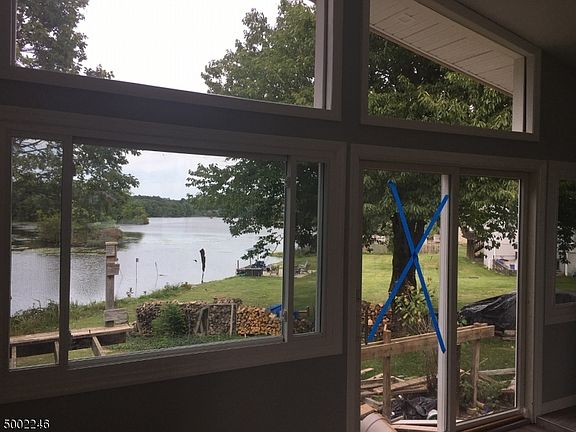 5th image of 27 Lakeshore Dr E